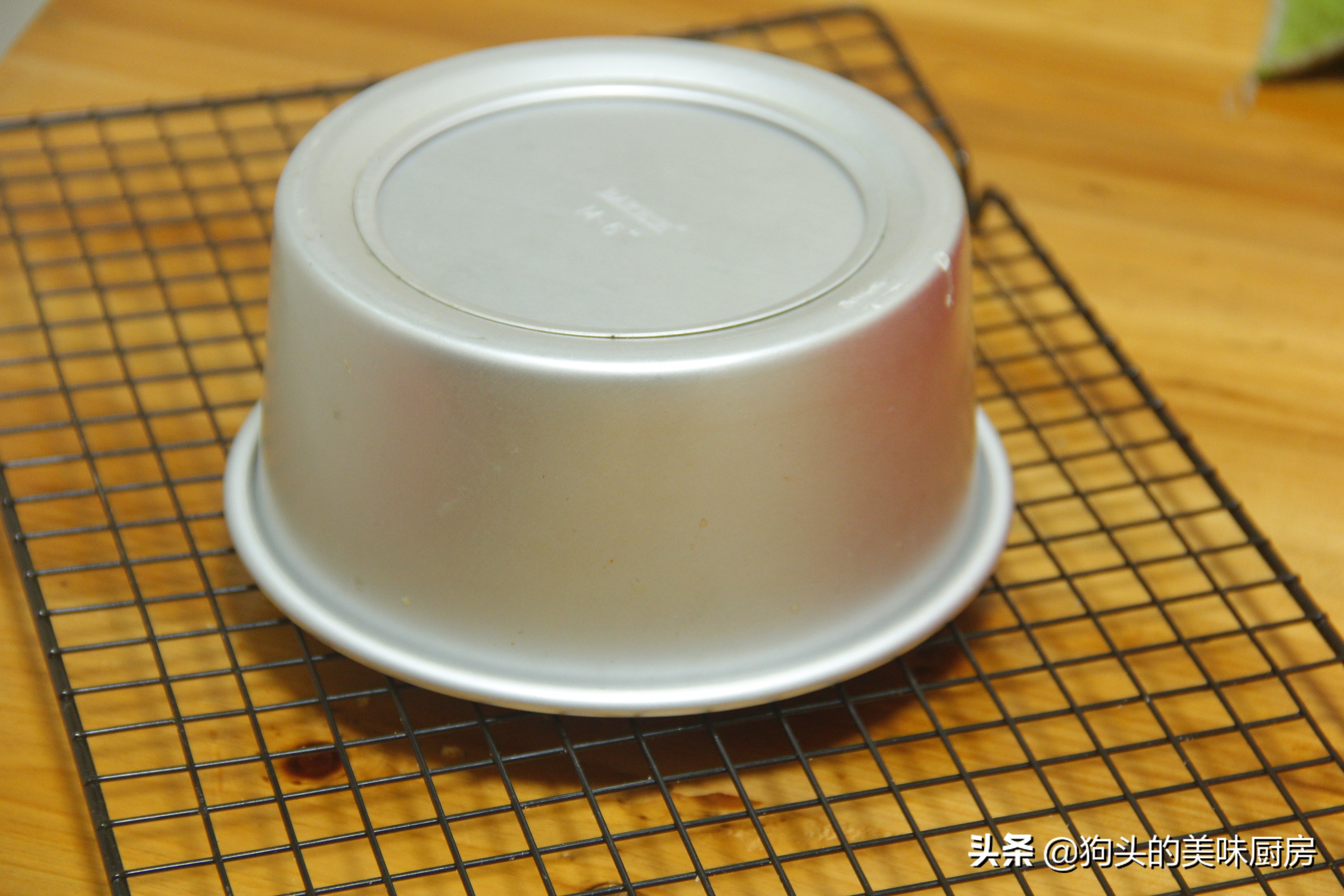 戚风蛋糕并不难，只要掌握这3点，不凹陷不缩腰，不再被“气疯”