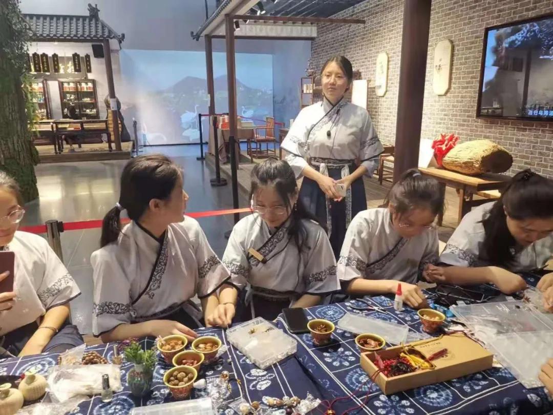 大地风景乡村振兴实验基地大吉祥村迎来本草小象馆加盟