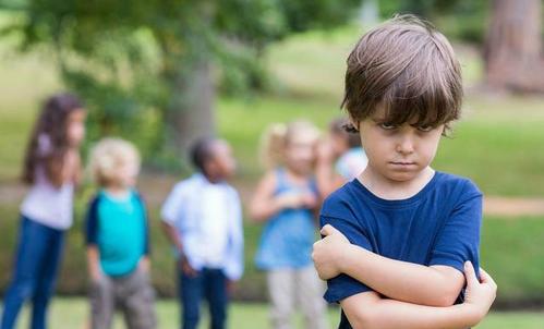 孩子性格内向怎么纠正？专家：不用改，内向性格的孩子更容易成功