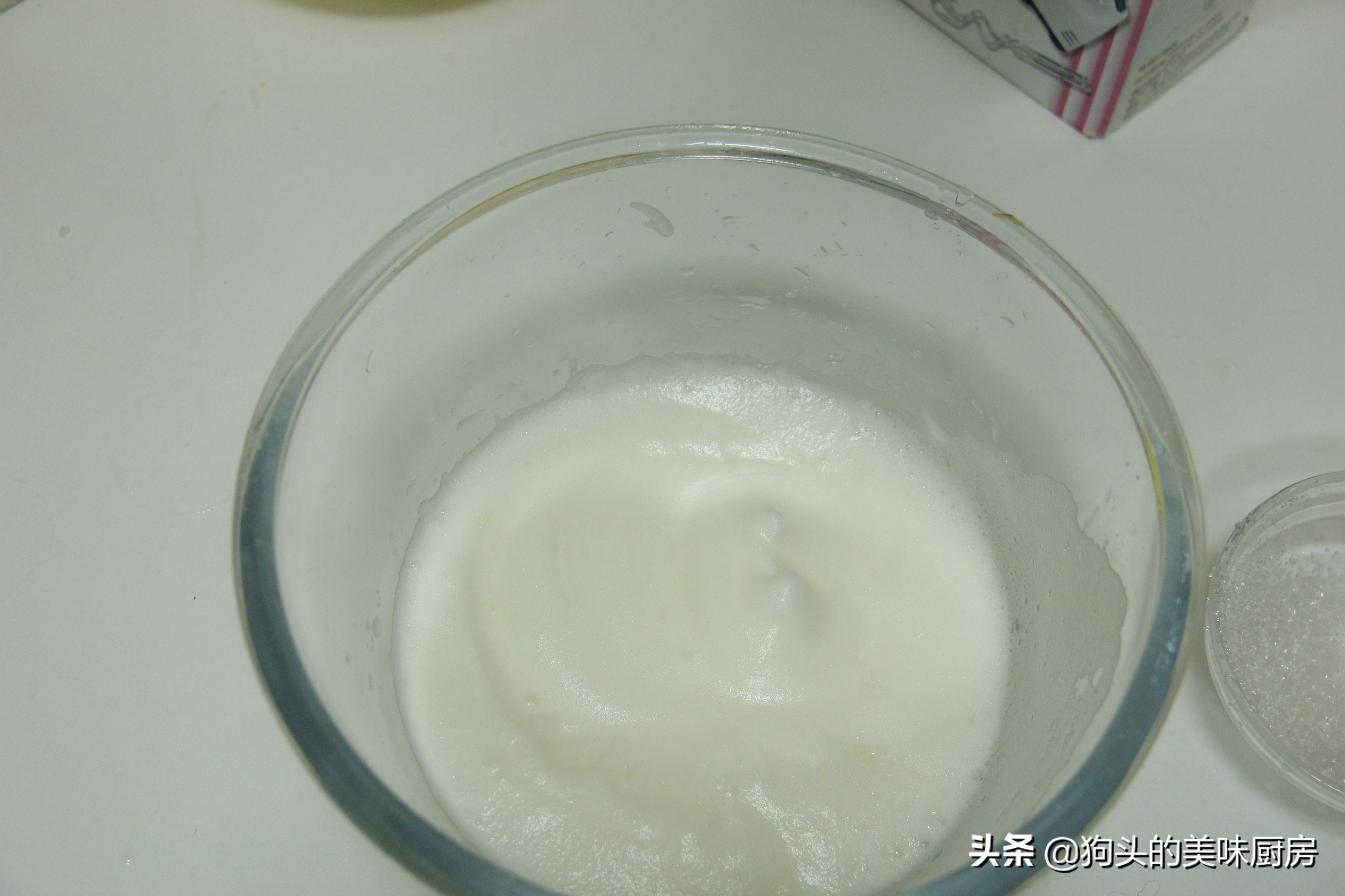 戚风蛋糕并不难，只要掌握这3点，不凹陷不缩腰，不再被“气疯”