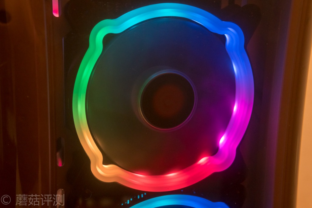打造一款外观漂亮的机箱,从更换风扇开始——Tt玲珑RGB机箱风扇