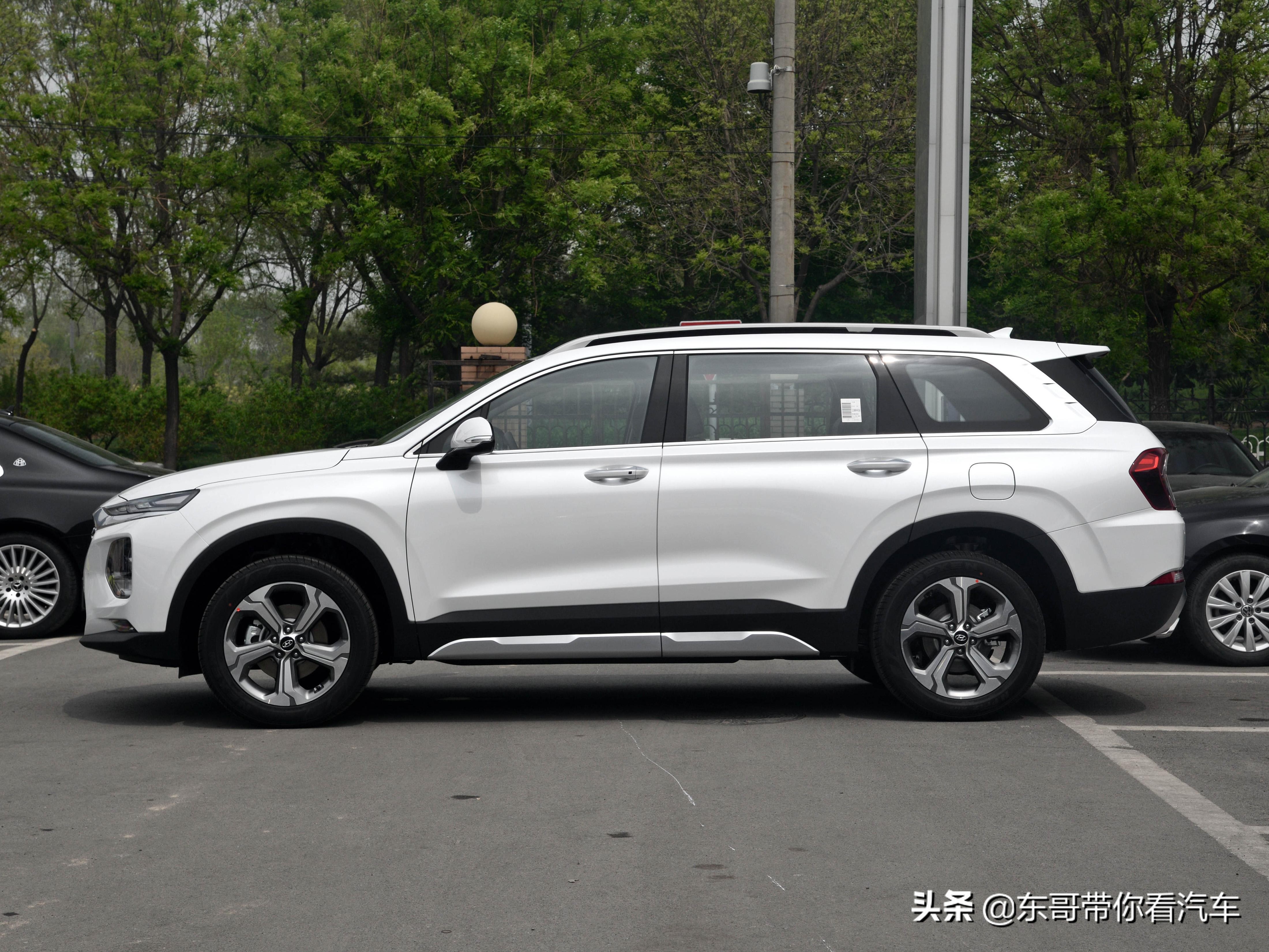 值得买的韩系suv全新胜达,新款现代胜达实车很有霸气感