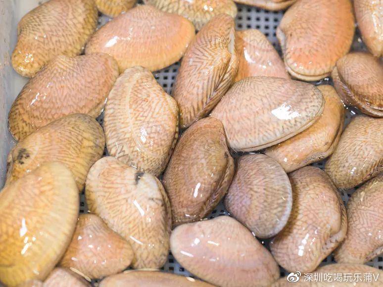 宝安人的顺德饭堂，生蚝用木桶蒸，还加黑松露
