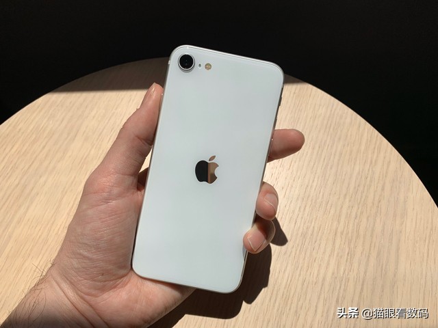 新款iPhoneSE官网发货要等一两周没有多摄和5G，为何如此抢手？