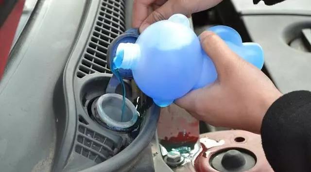 自制玻璃水正确使用方法,玻璃水如何正确使用