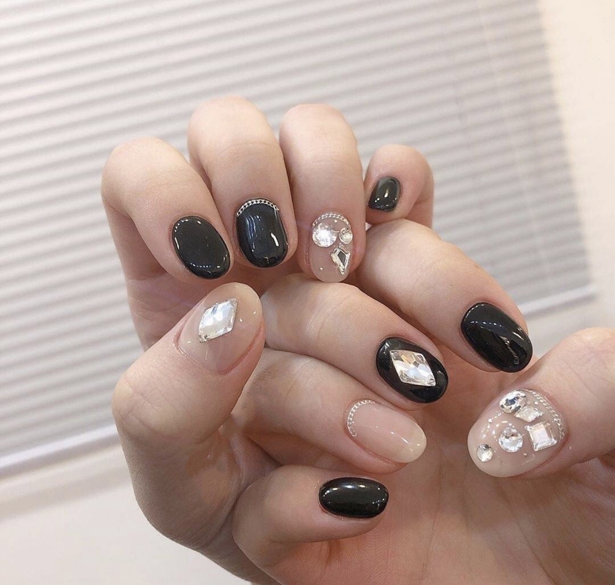 闪亮又质感的美甲造型,超亮异形美甲钻