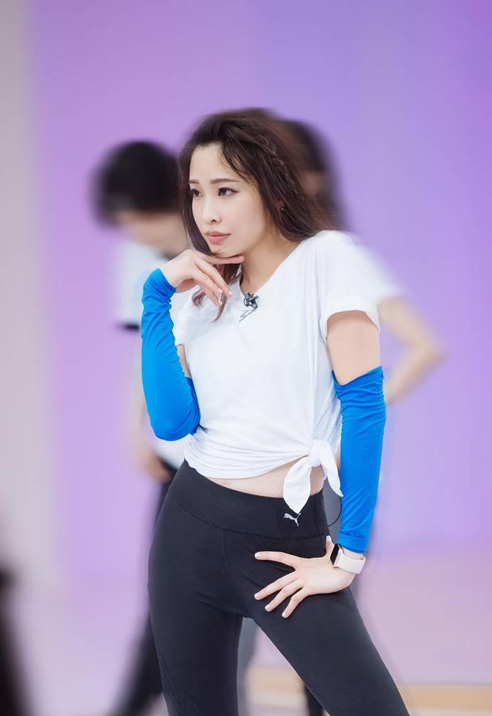 乘风破浪的姐姐出场,乘风队服