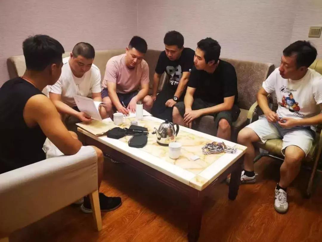 玉林杀害出租车司机后潜逃16年,出租车司机惨遭杀害警方追凶27年