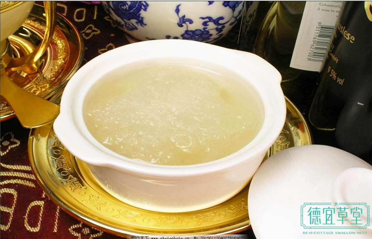 炖好的燕窝有点发黄,炖好燕窝冰箱里发霉了