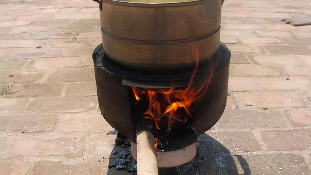 老人突然人体自燃烧成灰,老人自燃真实视频