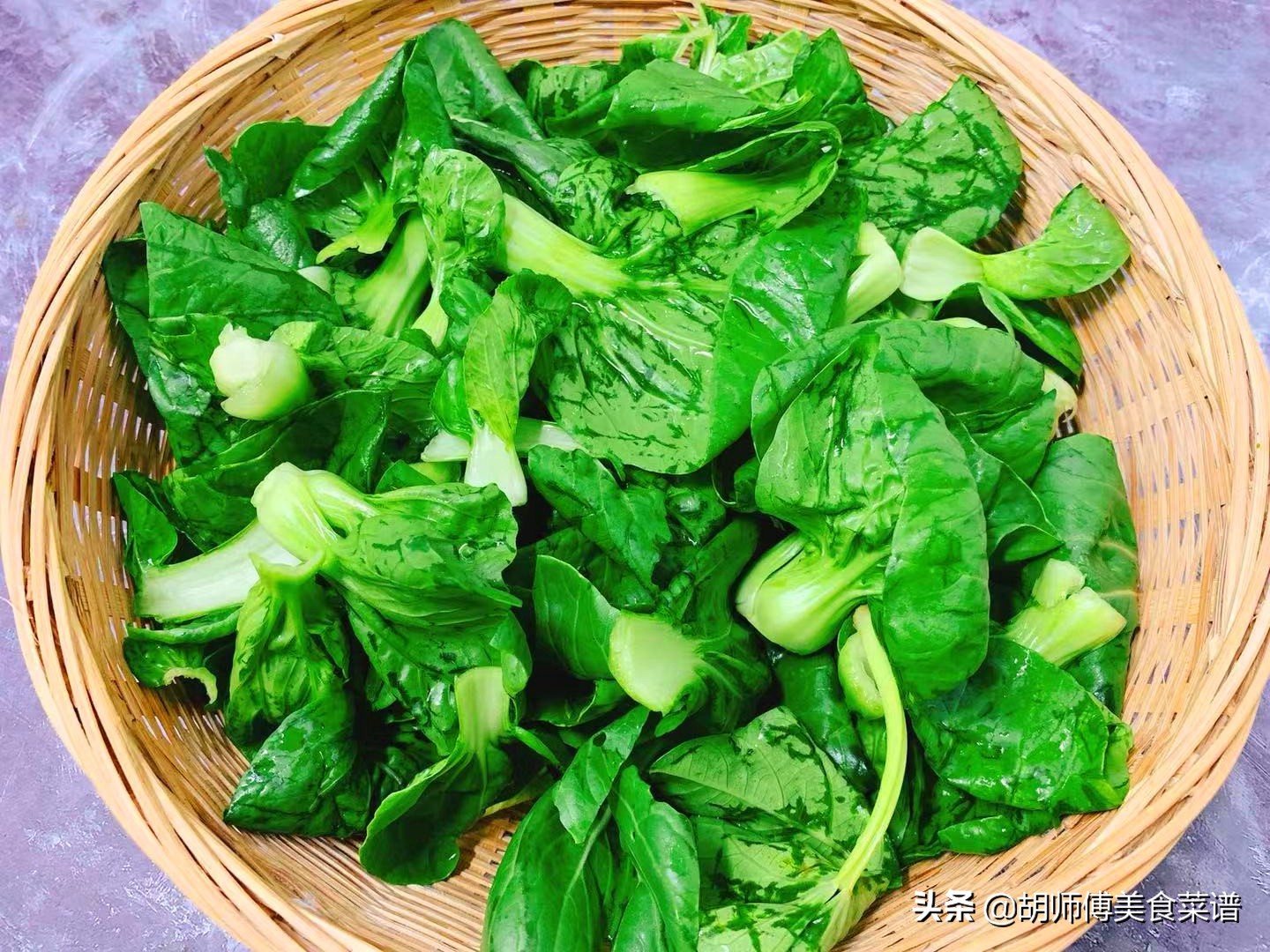 怎么让炒好的青菜保持翠绿,如何让炒出来的青菜保持翠绿