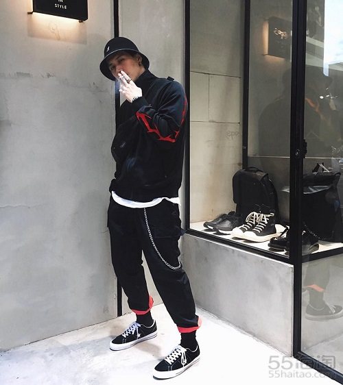 converse匡威米白色,converse匡威鞋子好刷吗