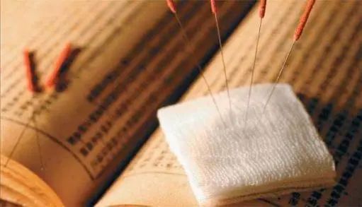 感冒鼻塞流眼泪打喷嚏吃什么药,起床鼻塞流涕打喷嚏是感冒了吗