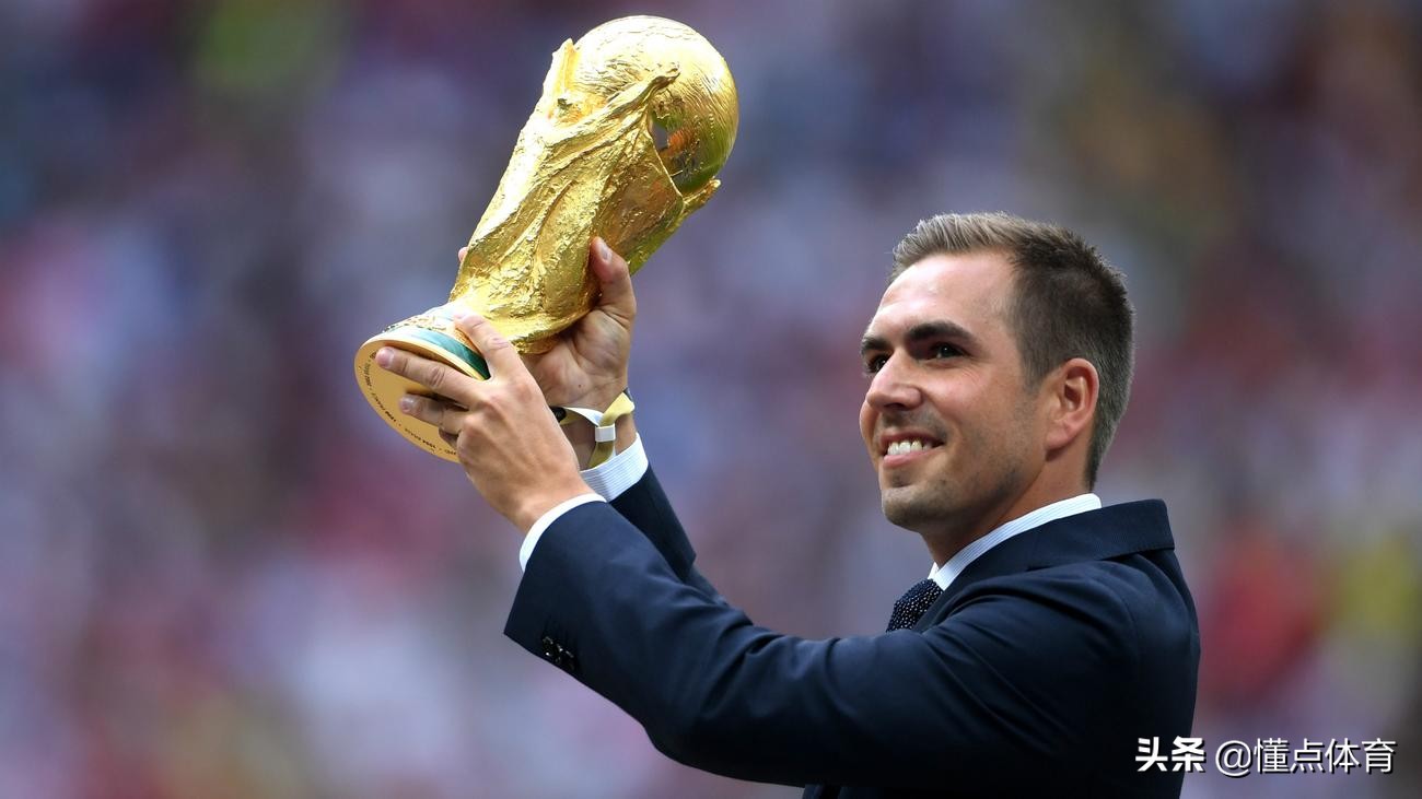 最出色的足球后卫卡洛斯,带炮后卫卡洛斯