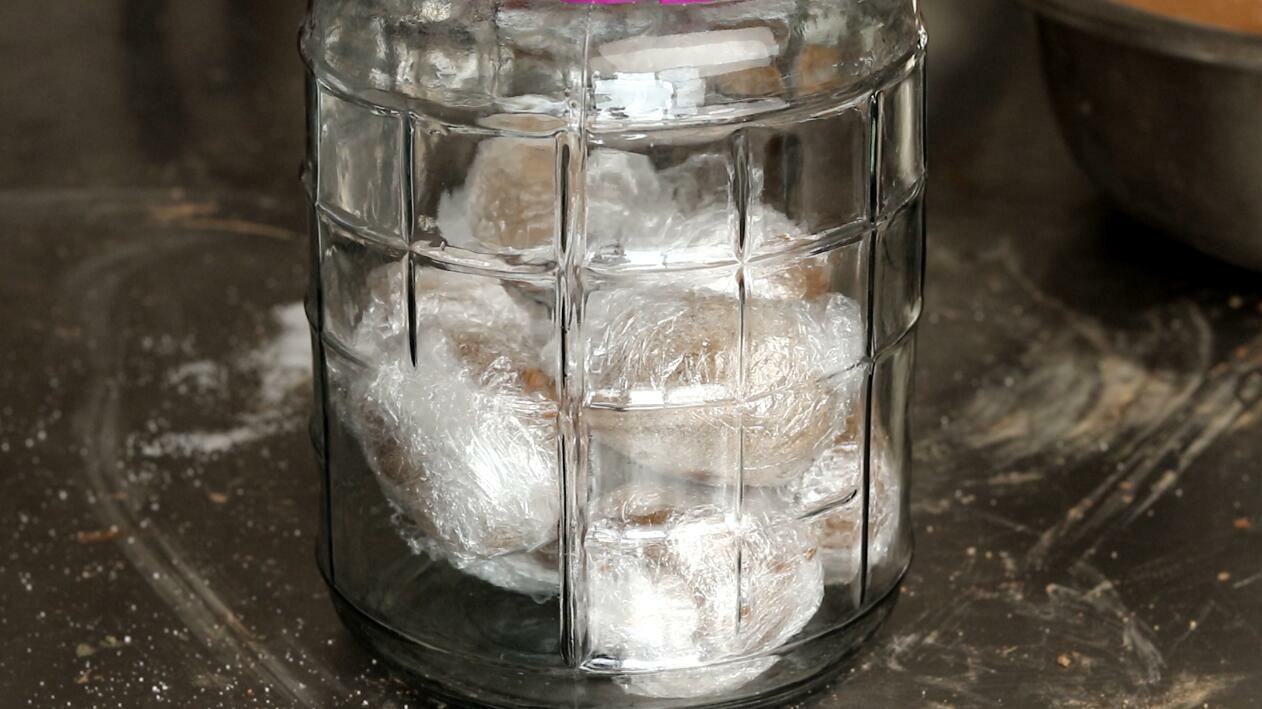 老妈腌咸鸡蛋的视频,妈妈腌咸鸭蛋的腌制方法