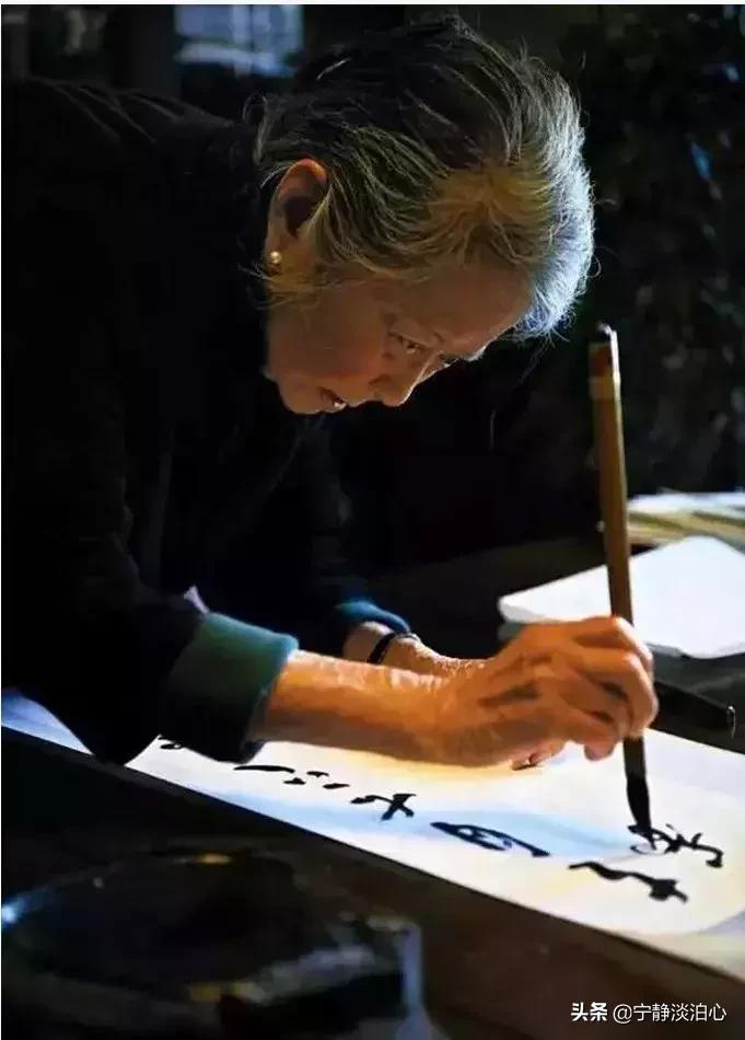 一日慎独则心安日日精进,日日精进人生