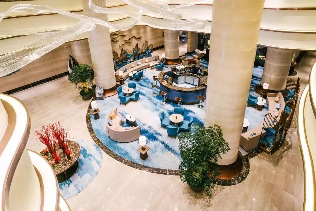 享受睡在床上看海,躺在床上看海的海景房