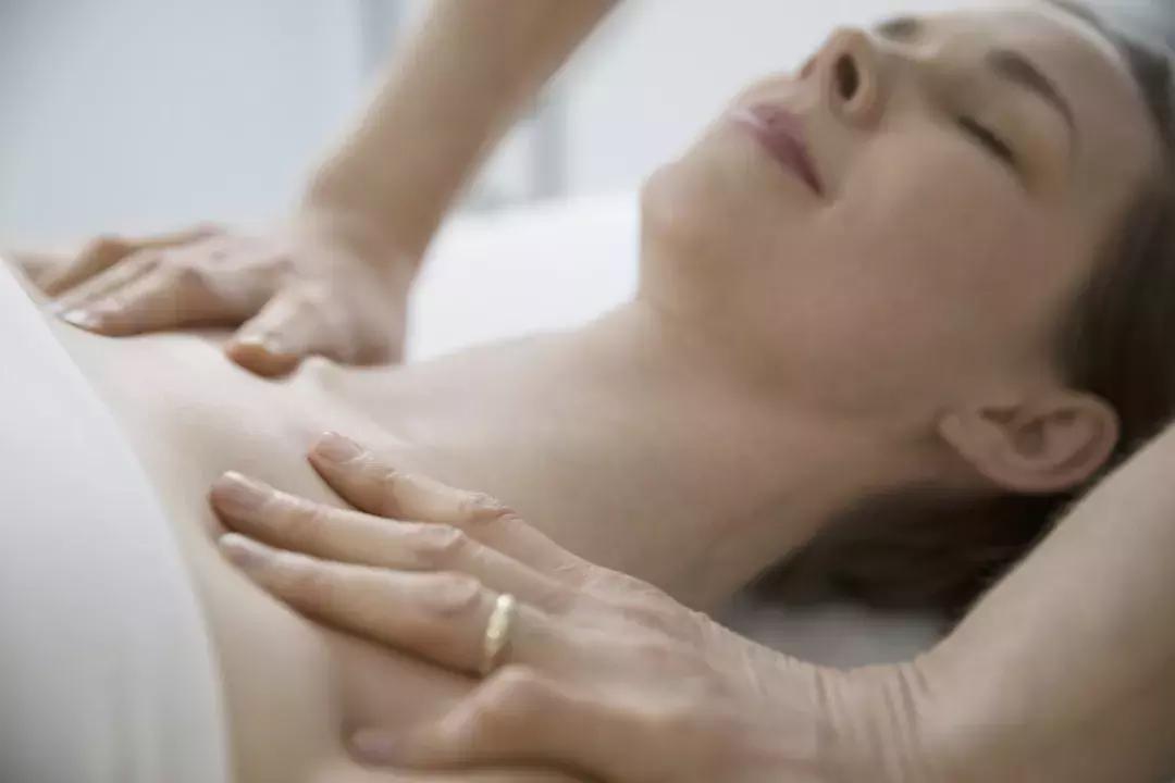 一直咳嗽按摩哪一个穴位会缓解,咳嗽按哪个穴位可以缓解咳嗽