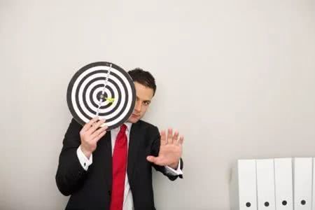 记住以下4点让你避免被小人算计,免遭小人算计