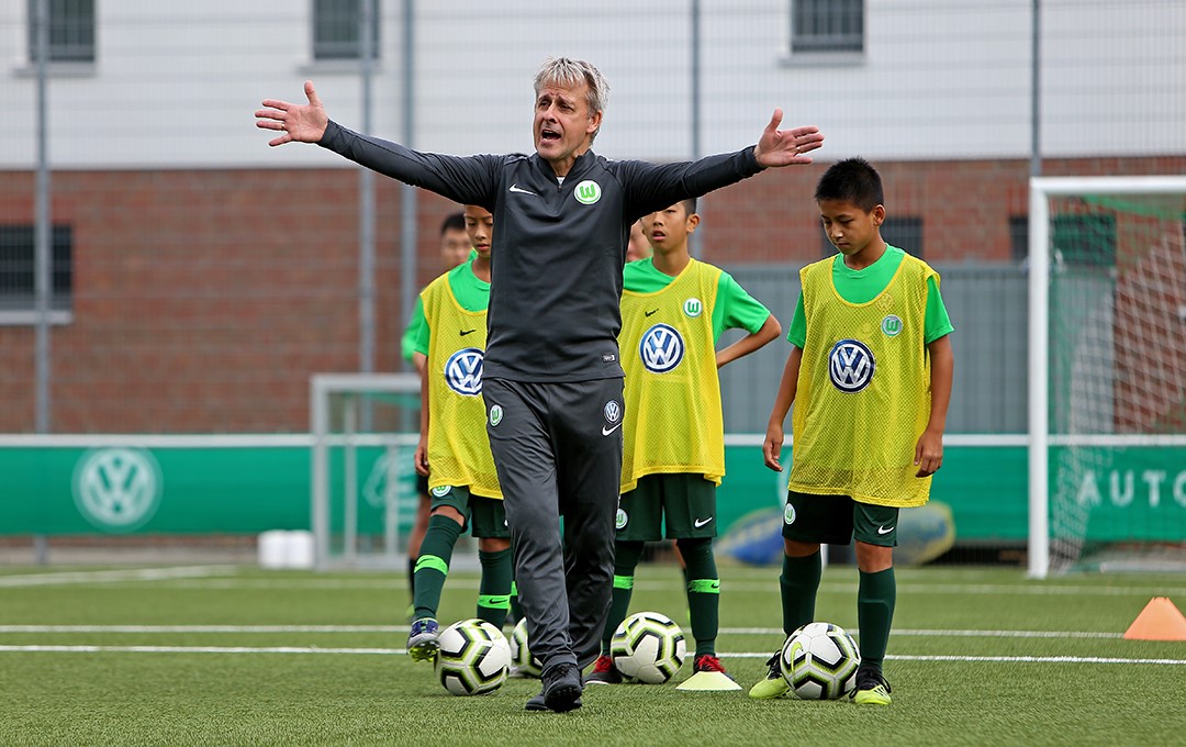 中国足球小将无畏向上砥砺前行,少年强则中国强足球