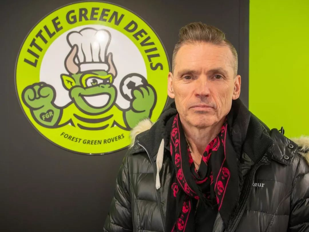 这么有钱还这么“抠”！素食43年的他究竟经历了什么？