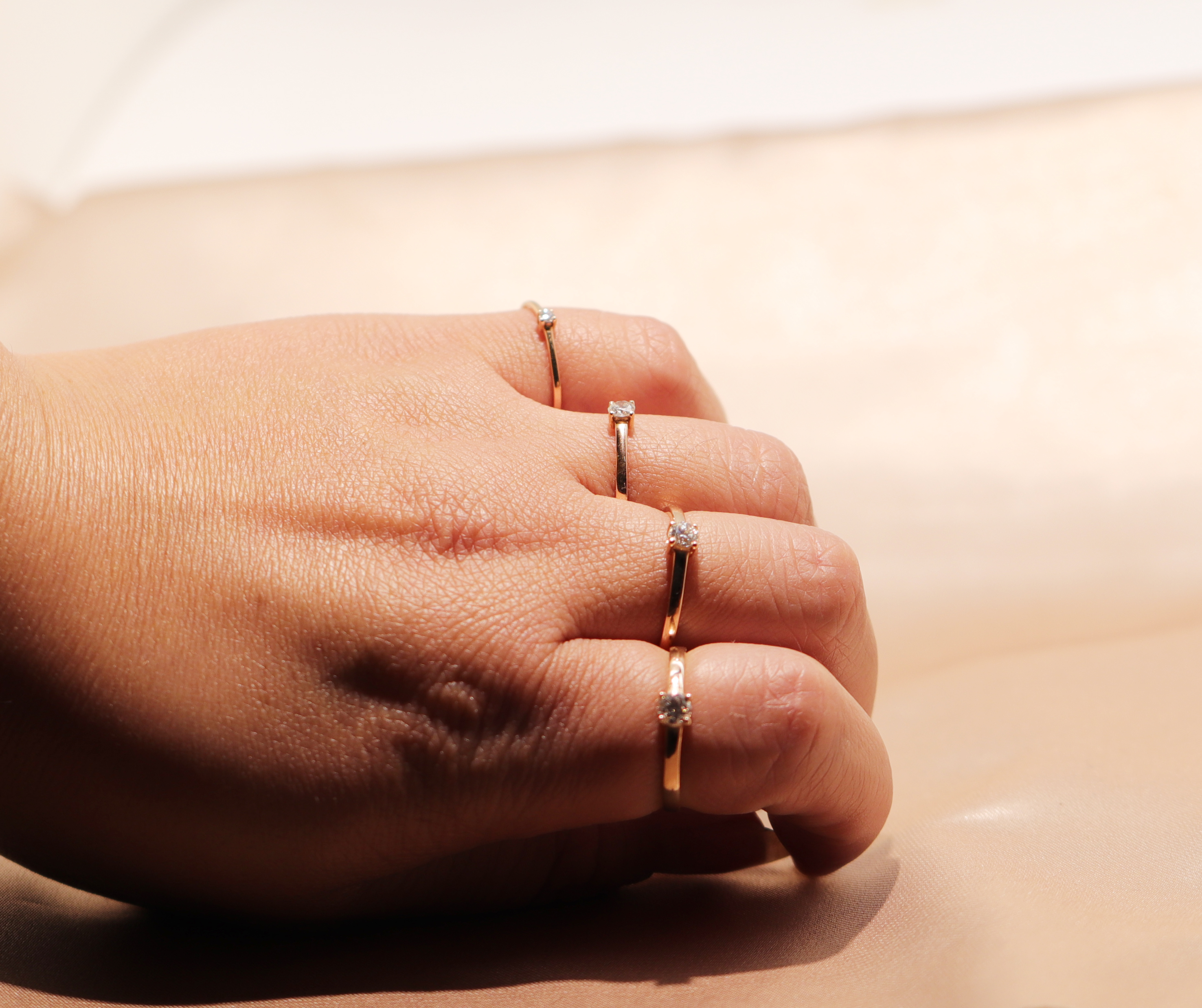 戒指戴在哪只手上有讲究,戒指的戴法和意义十个手指左右手