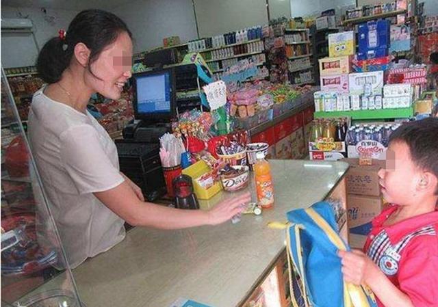 儿子买一袋盐花了50元,儿子买了1袋盐