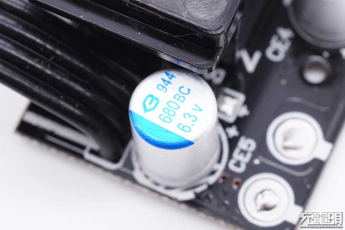 公牛插座新款和老款拆解,带USB接口公牛插排