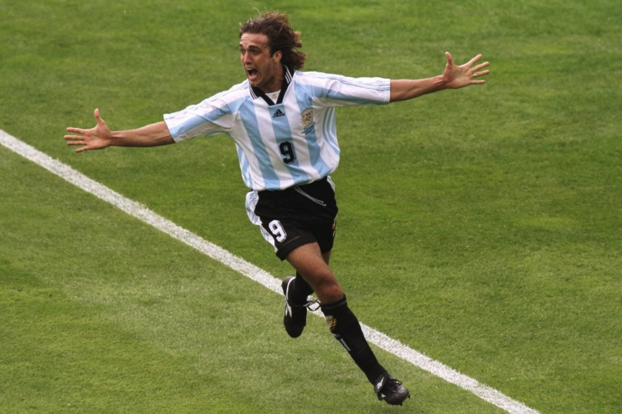 阿根廷战神巴蒂斯图塔戴金牌,巴蒂斯图塔十大巅峰之作