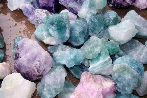 出去旅行不能捡石头有这一说法吗,8天假期适合去哪