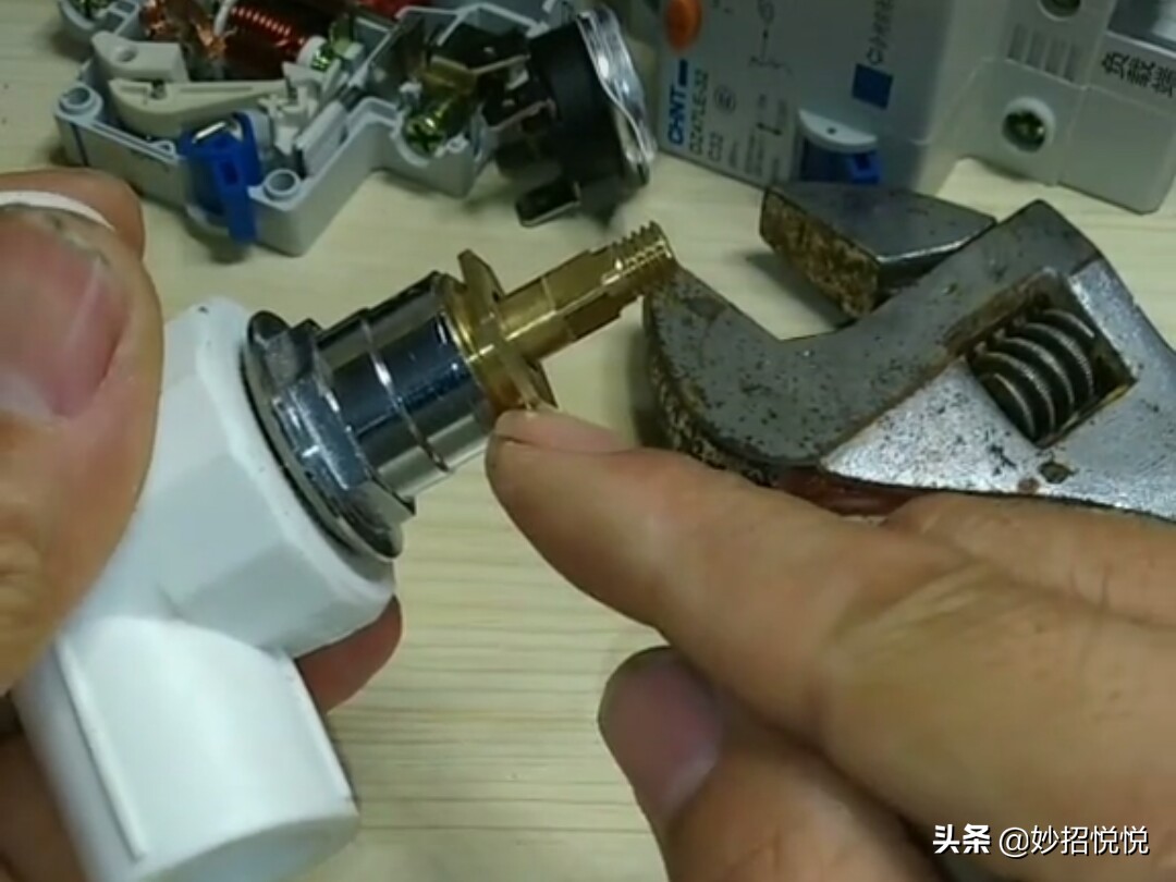 教你修混水阀,请师傅更换一个混水阀多少钱