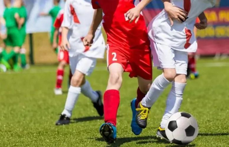 中国青少年足球的未来,初中孩子喜欢足球到了痴迷的程度