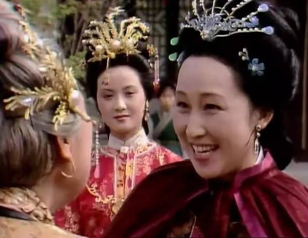 贾母道歉王夫人视频,贾母是怎样处理冤枉王夫人事件的