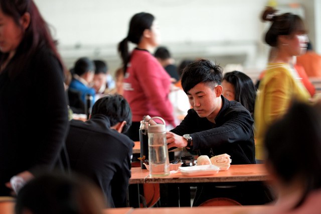 请客好烟好酒,请客吃饭朋友拿烟拿酒