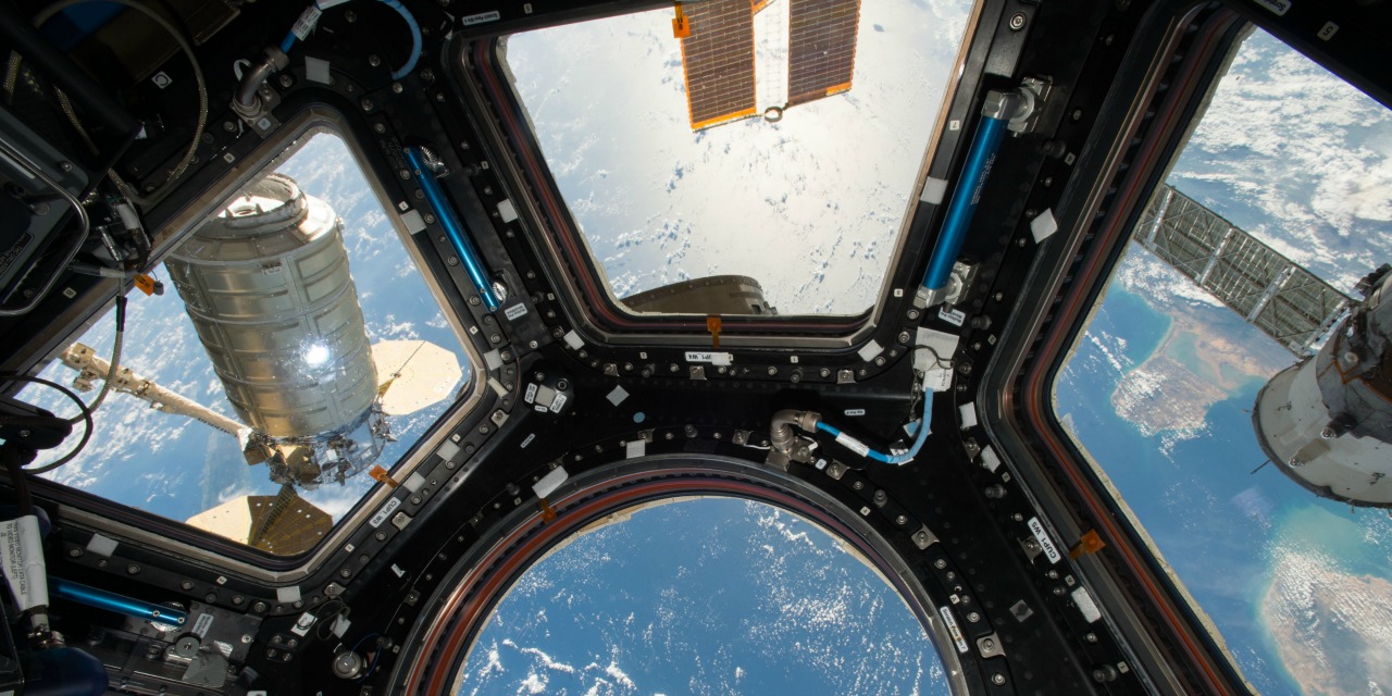 装完后发现多了两个螺丝钉,装完电脑发现多了个零件