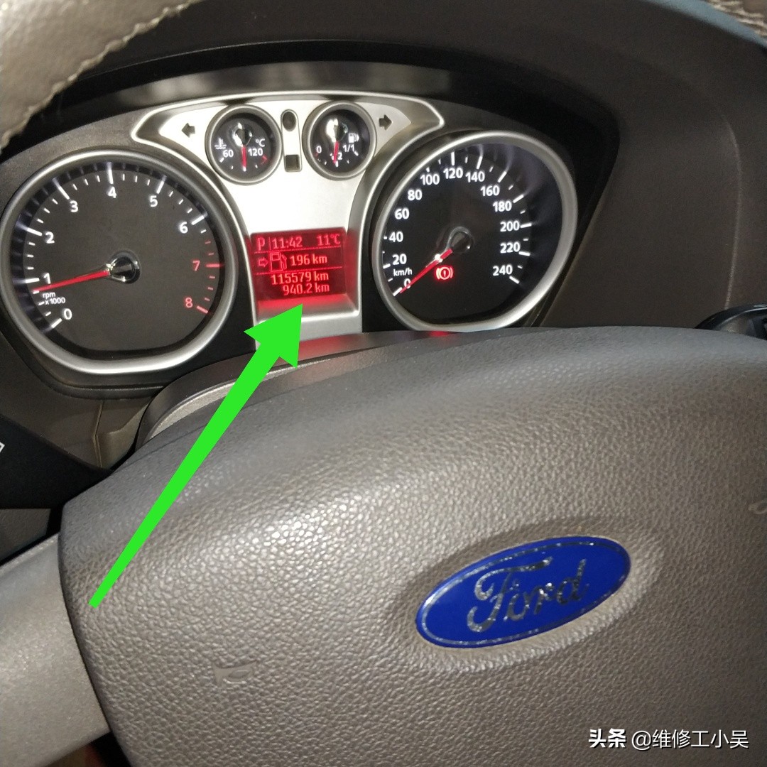 经典福克斯发动机漏机油,11年福特福克斯发动机空转