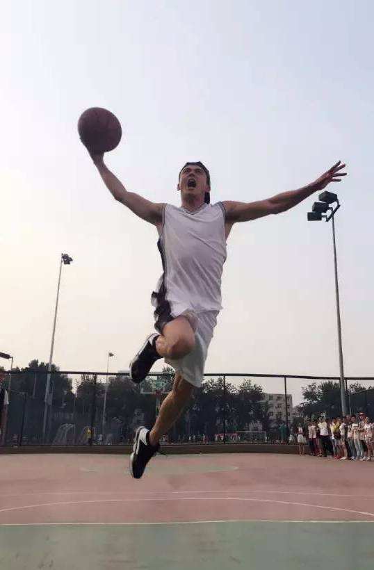 刘奕君杨烁朱亚文行走的荷尔蒙,行走的荷尔蒙杨烁和靳东谁更帅