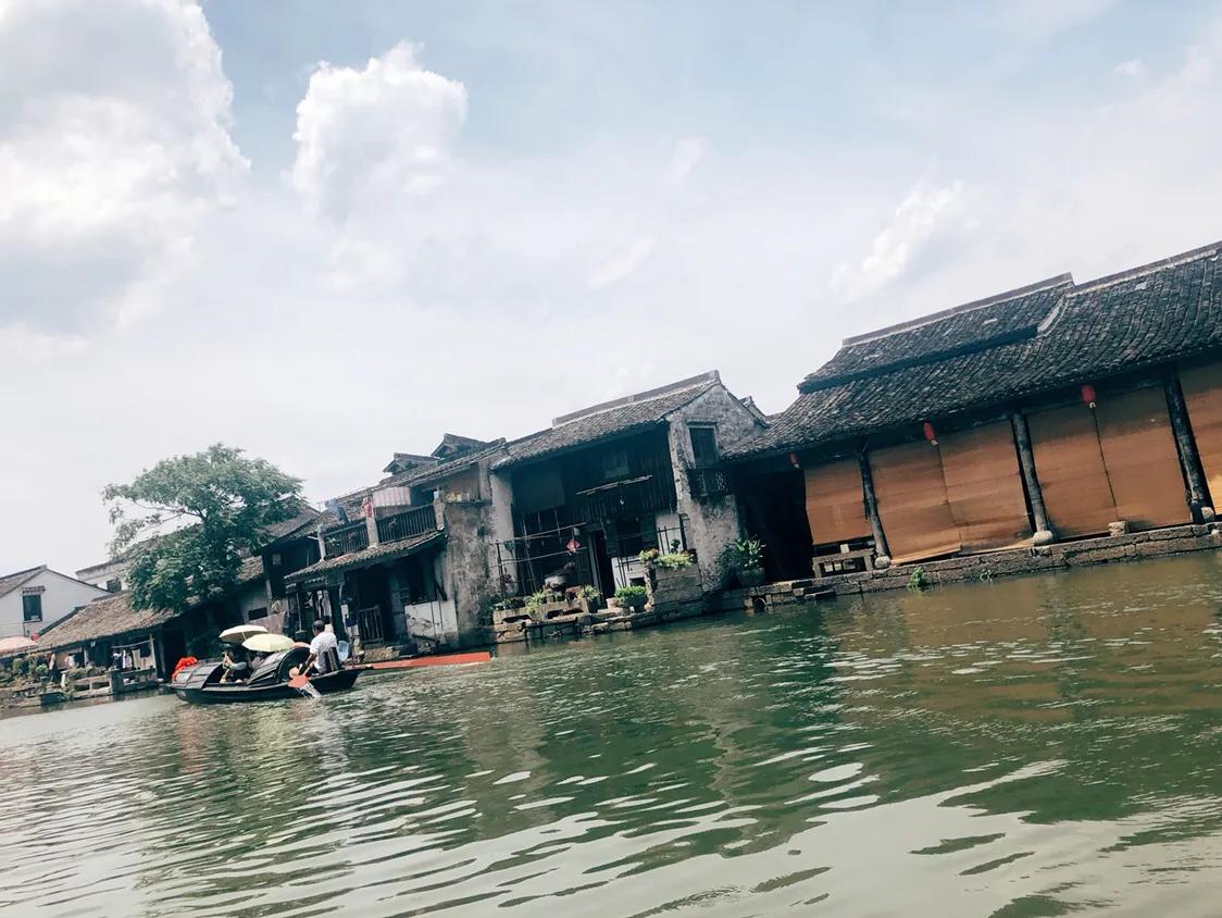 听戏享受这悠闲时光,听戏喝酒自在逍遥