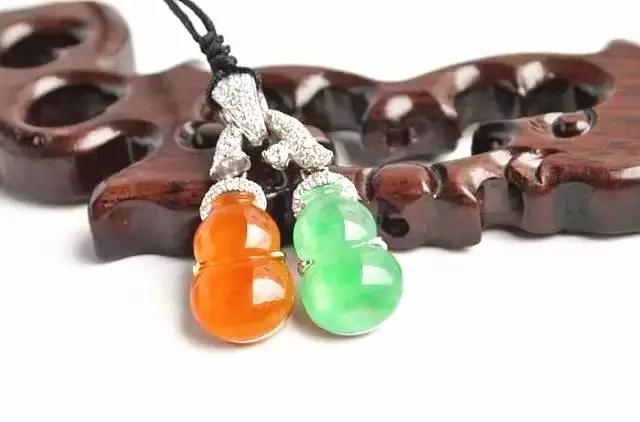 切出极品玻璃种翡翠,切出高冰翡翠