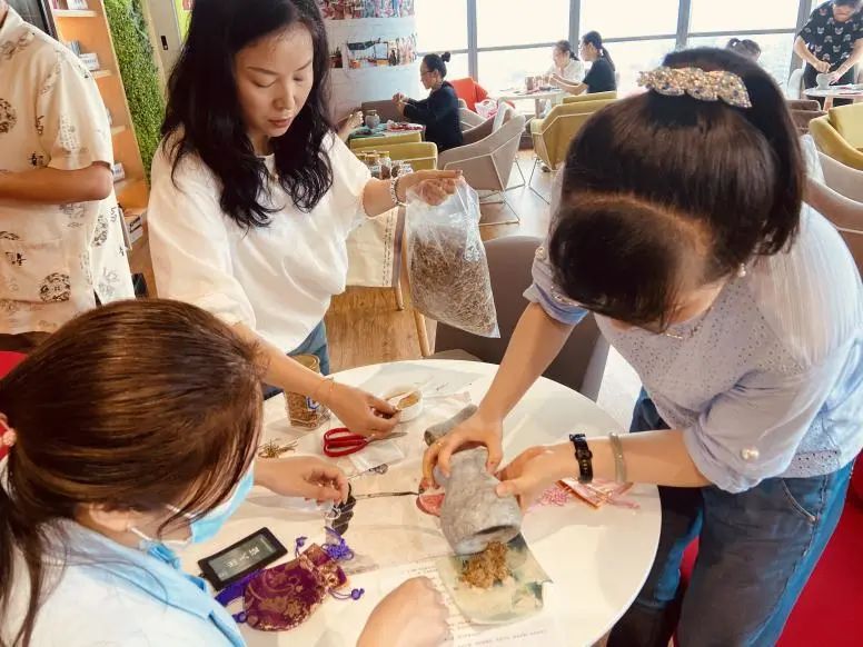 涓婃捣甯傝櫣鍙ｅ尯绗洓涓績,涓婃捣铏瑰彛绗洓涓績