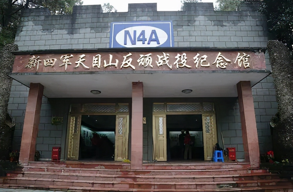 英雄连长做油布，整天抱怨团长不公，半年后懊悔：我错怪他了