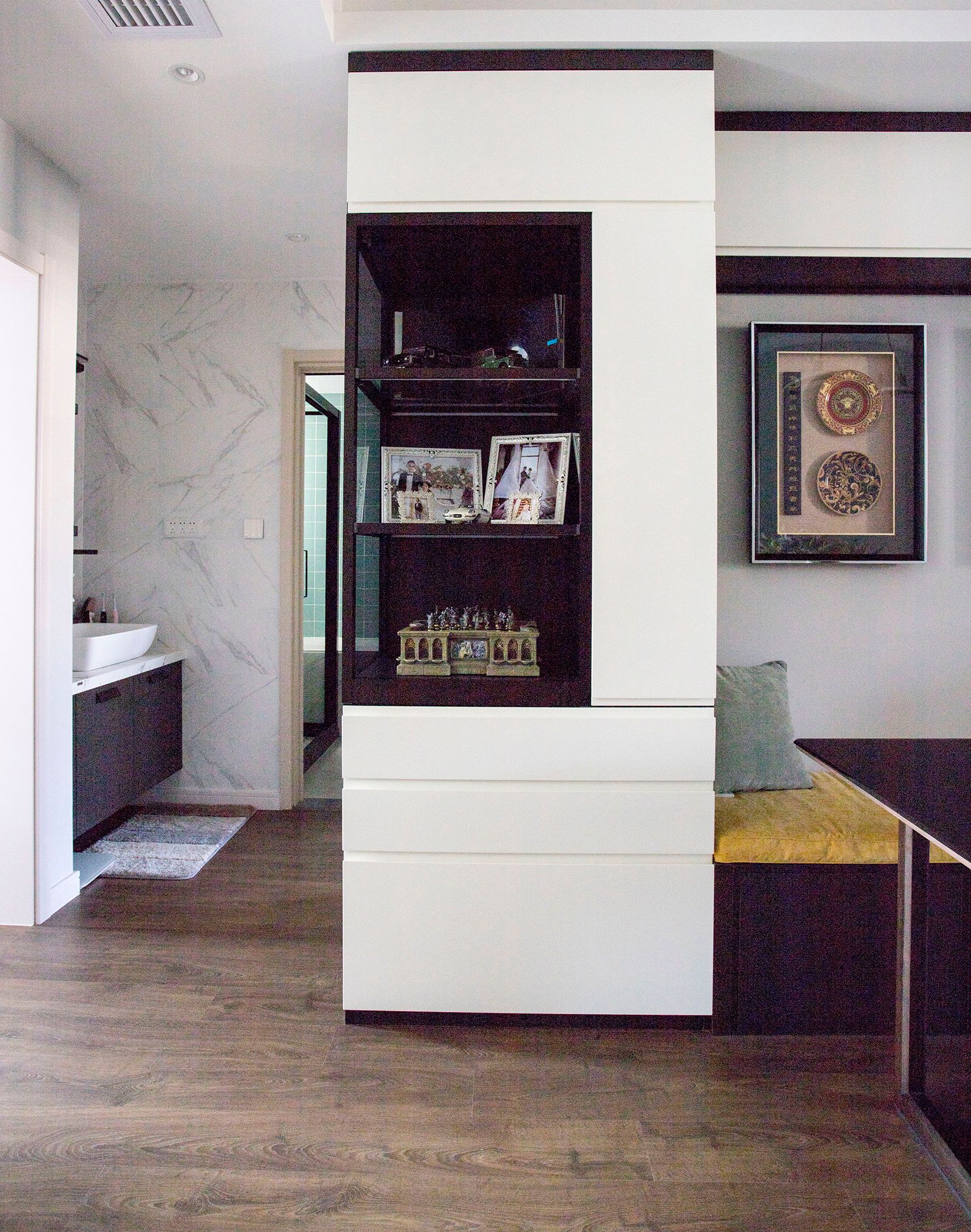 103㎡收纳满分，电动窗帘、上轨道移门和阳台吧台让家一键变高级