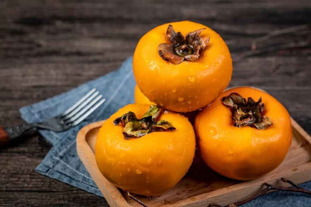 哪些东西和柿子不能一起吃,柿子相克的食物是什么