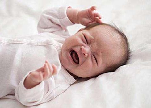 宝宝多大开始认生陌生人抱着哭,宝宝见到生人就开心