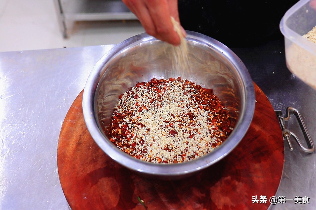 饭店的辣椒油为啥又香又红亮,餐饮专用辣椒油配方