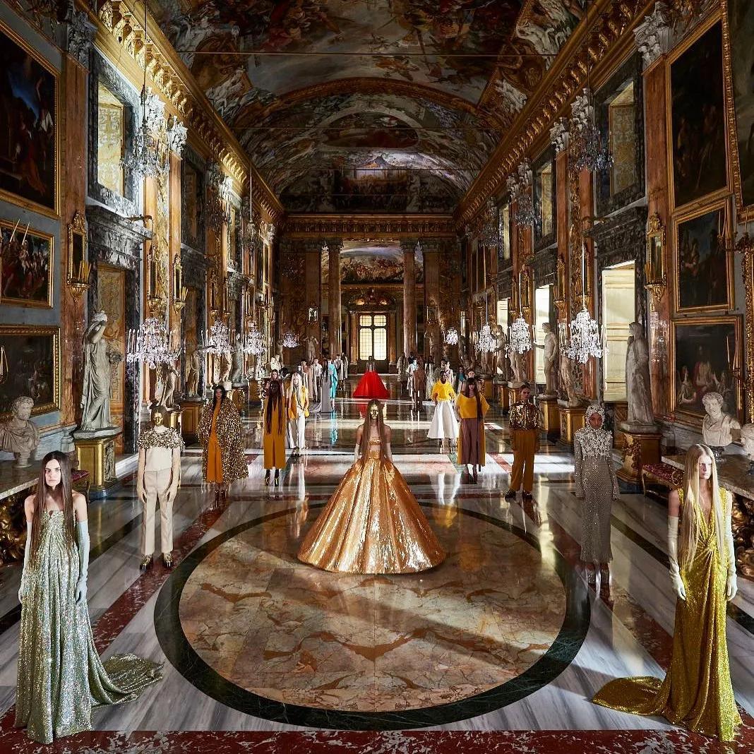 VOGUE发起假货挑战？百万高定0成本还原，设计师：小丑是我