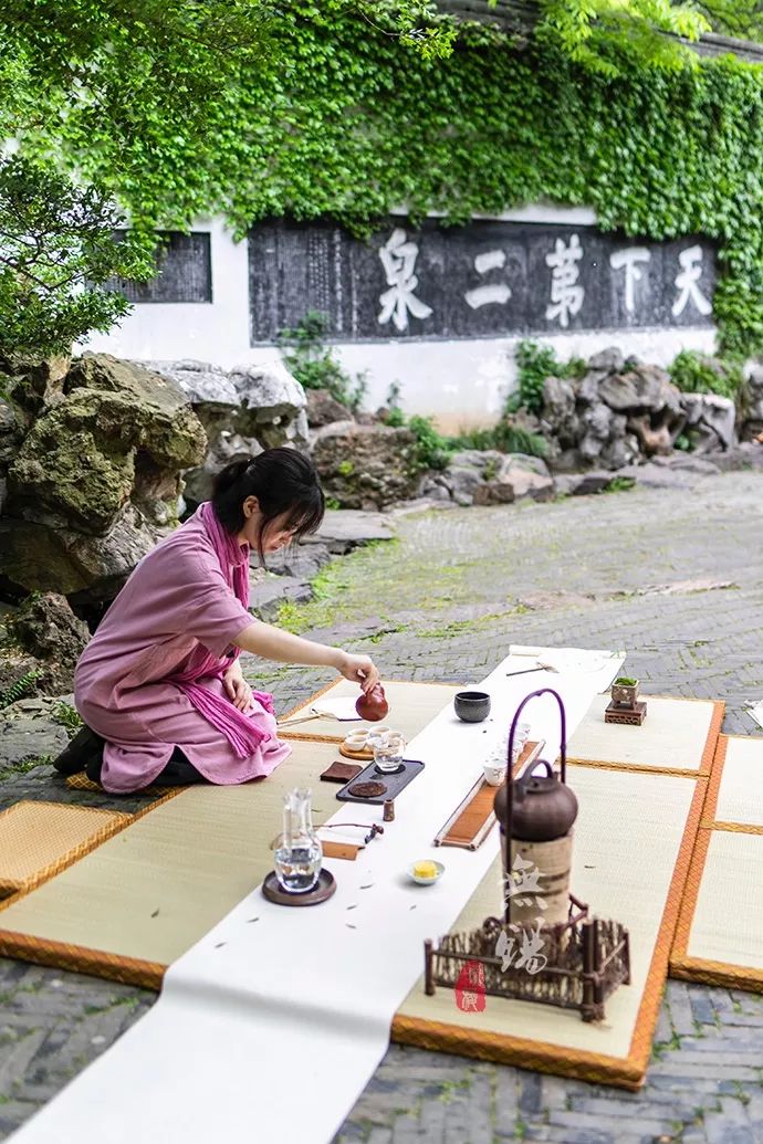 惠山古镇天下第二泉竹筒茶,惠山古镇天下第二泉