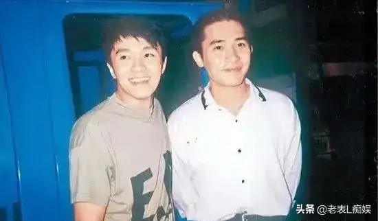 周星驰是如何从跑龙套变成导演的,周星驰从明星到网红