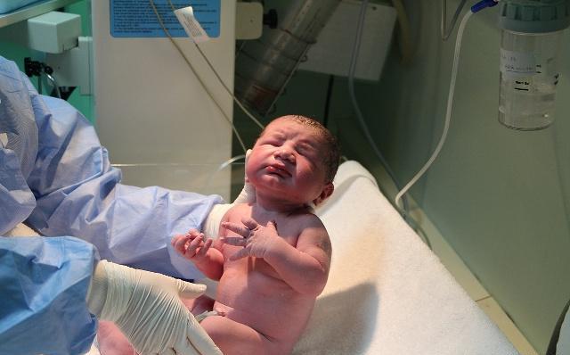 孕期肚子大说明胎儿大吗,孕妇肚子太大是什么原因造成的