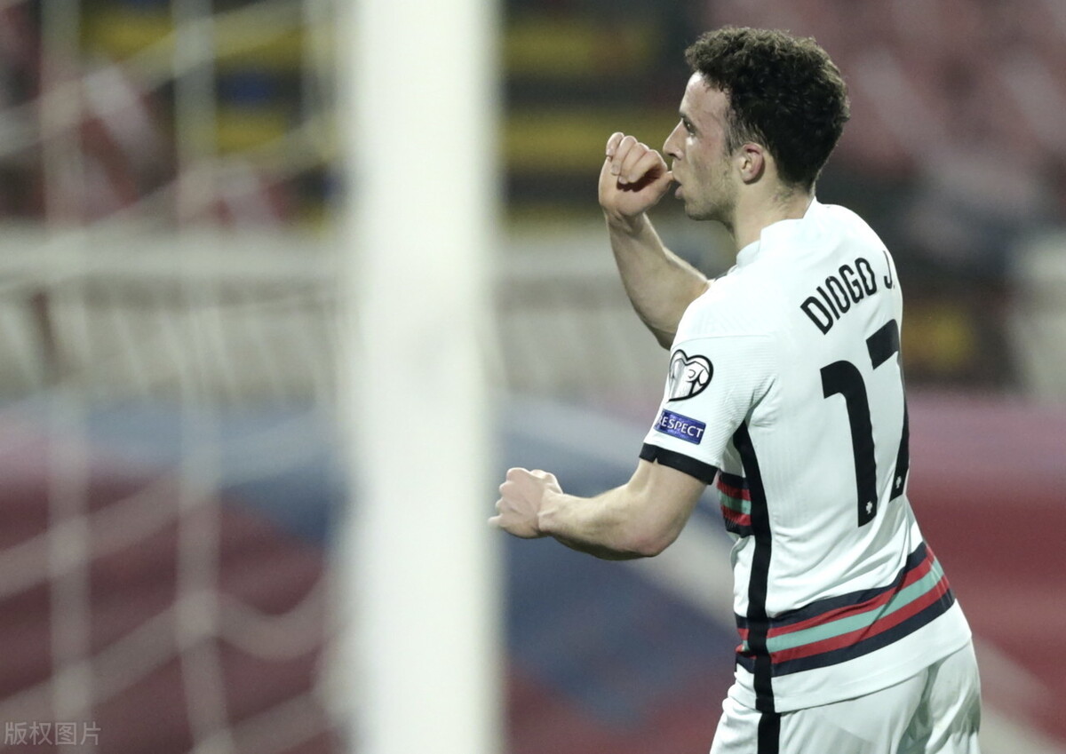 世预赛c罗遇门线悬案,葡萄牙被淘汰c罗怒摘队长袖标